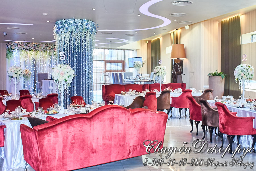 Оформление свадебного зала цветами и кристаллами в кафе PerSe заказать недорого