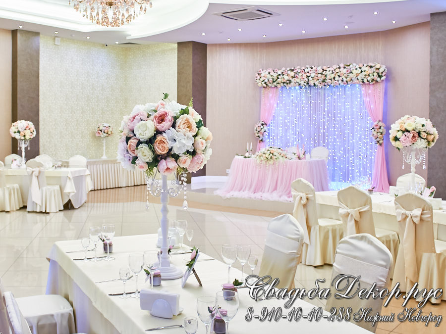 Свадебный декор зала цветами и тканями в кафе Облака заказать купить недорого
