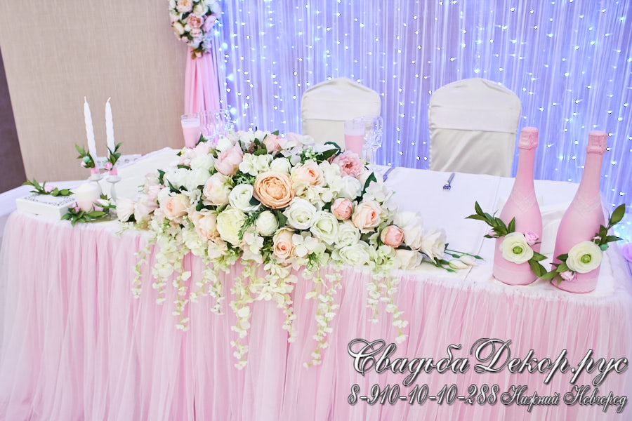 Букет цветов и аксессуары для украшения свадебного стола в кафе Облака заказать купить недорого 