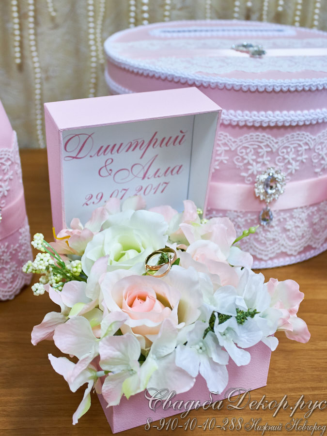 Свадебные аксессуары коробочка для колечек с цветами в розовом цвете