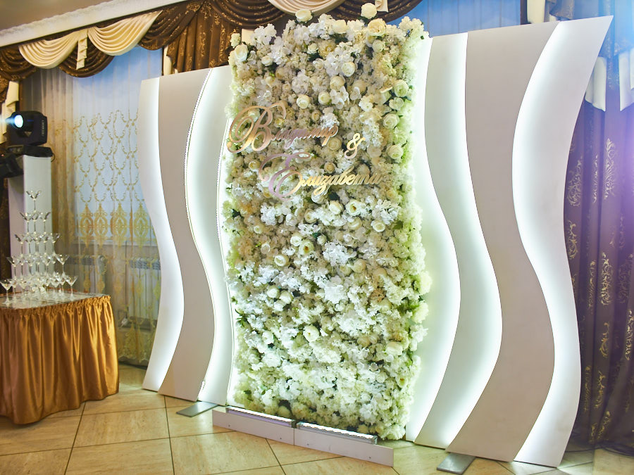 Свадебный декор стена цветов для фотозоны вилла оазис заказать недорого