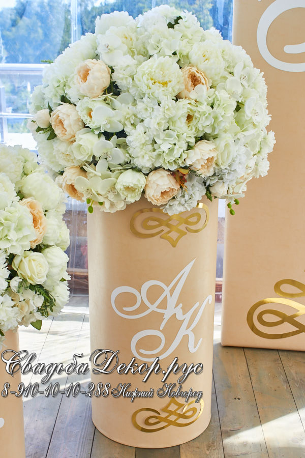 Свадебные цветочные композиции на цилиндрах вилла оазис заказать недорого