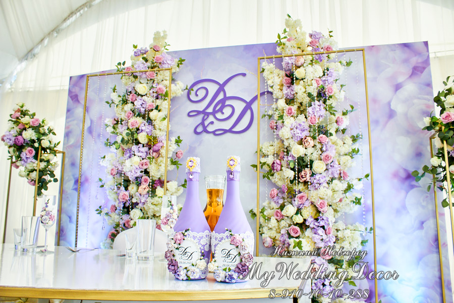 Свадебный декор стола молодоженов цветами, тканями, аксессуарами кафе Деревенщина заказать купить недорого